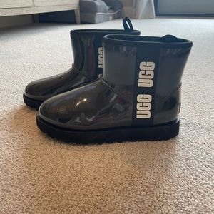 UGG mini clear boots never worn